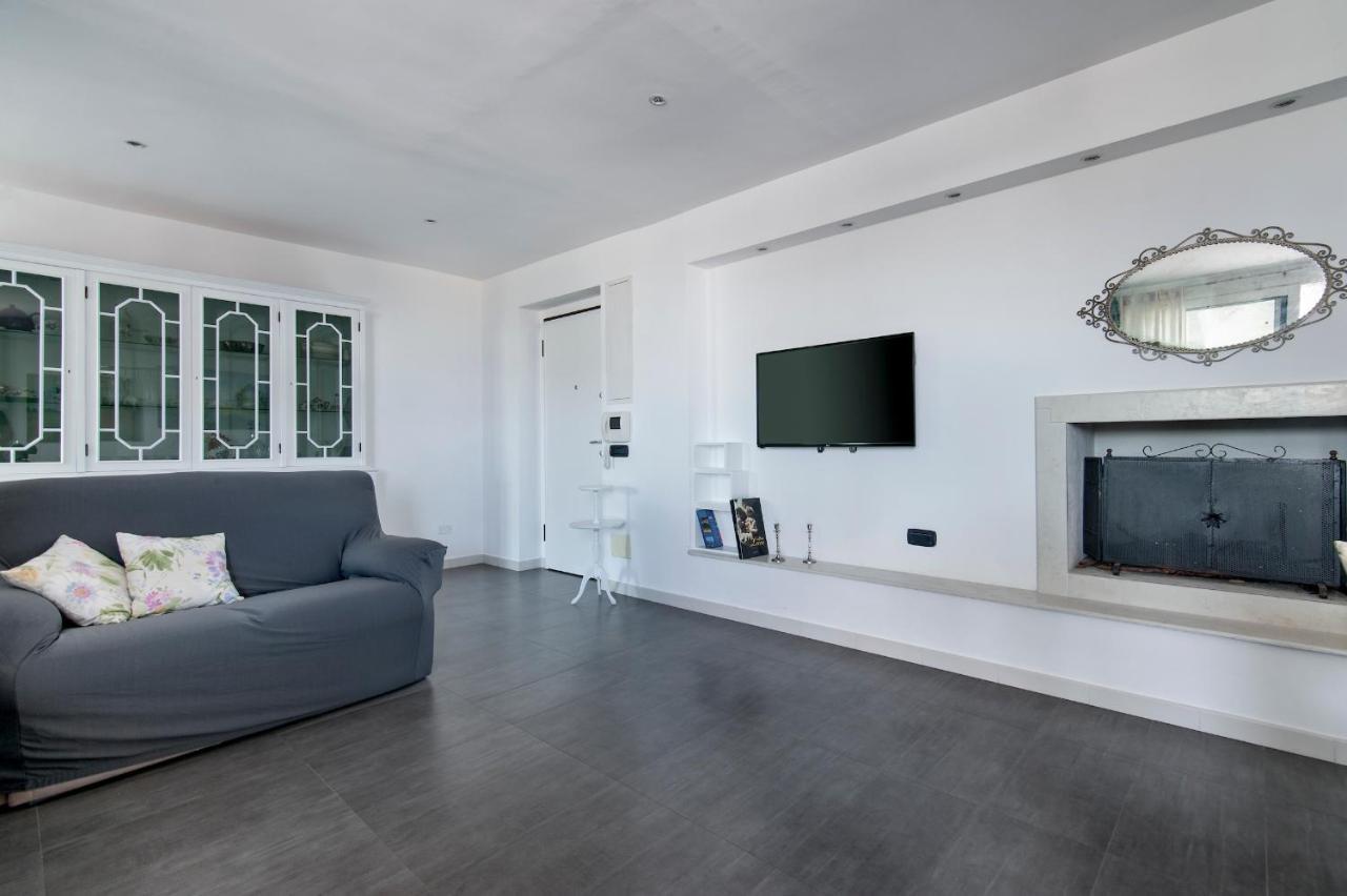 Attico White And Grey Apartment Lecce Bagian luar foto